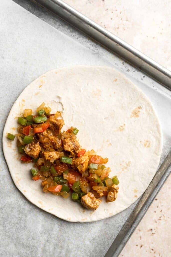 烤的鸡油炸玉米粉饼干酪,脆,可口,好吃。这个家庭食谱是快速和容易让在短短30分钟!| aheadofthyme.com