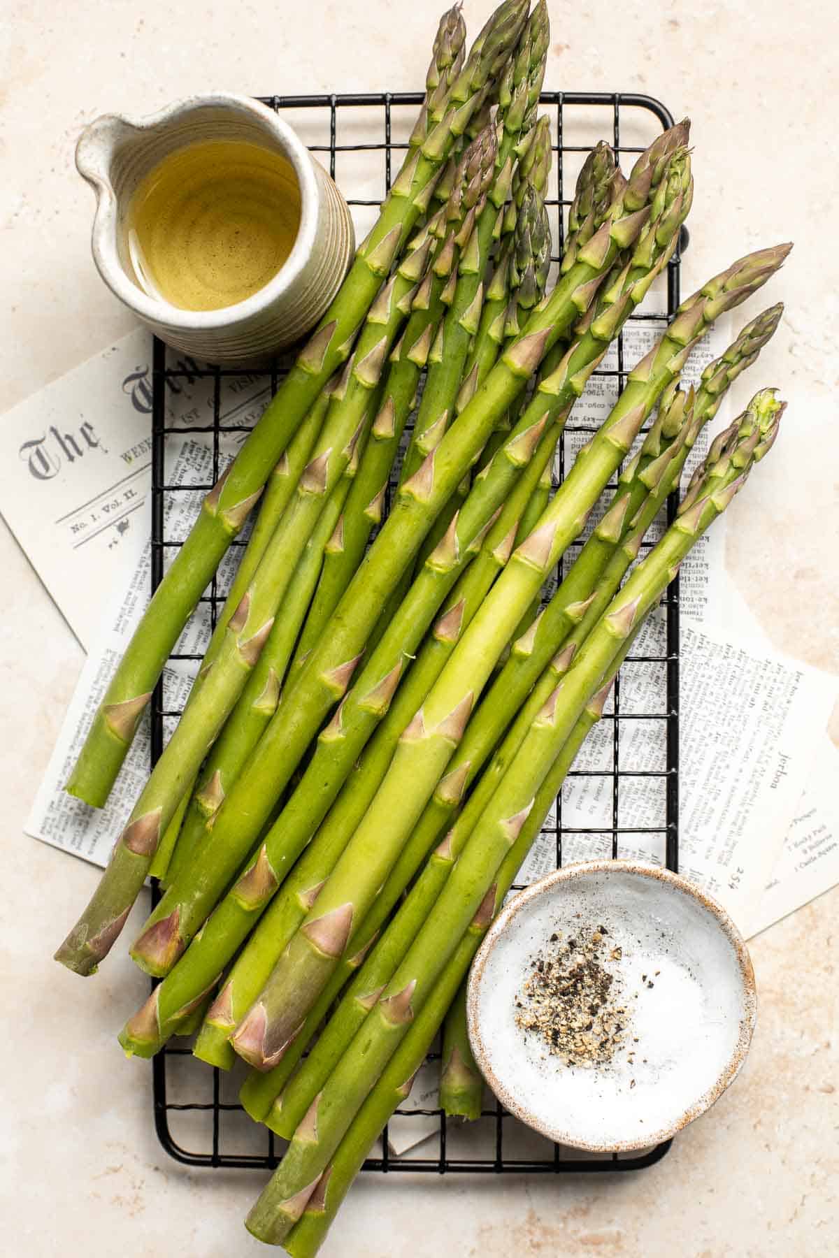 快速和简单的炒芦笋是一个简单的、美味的小菜,和几乎所有的主菜。这是健康的,美味的,经验丰富的简单。| aheadofthyme.com