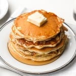 没有一堆最好的、柔软的、蓬松的老式煎饼，早餐就不完整。15分钟内就能轻松搞定!| aheadofthyme.com