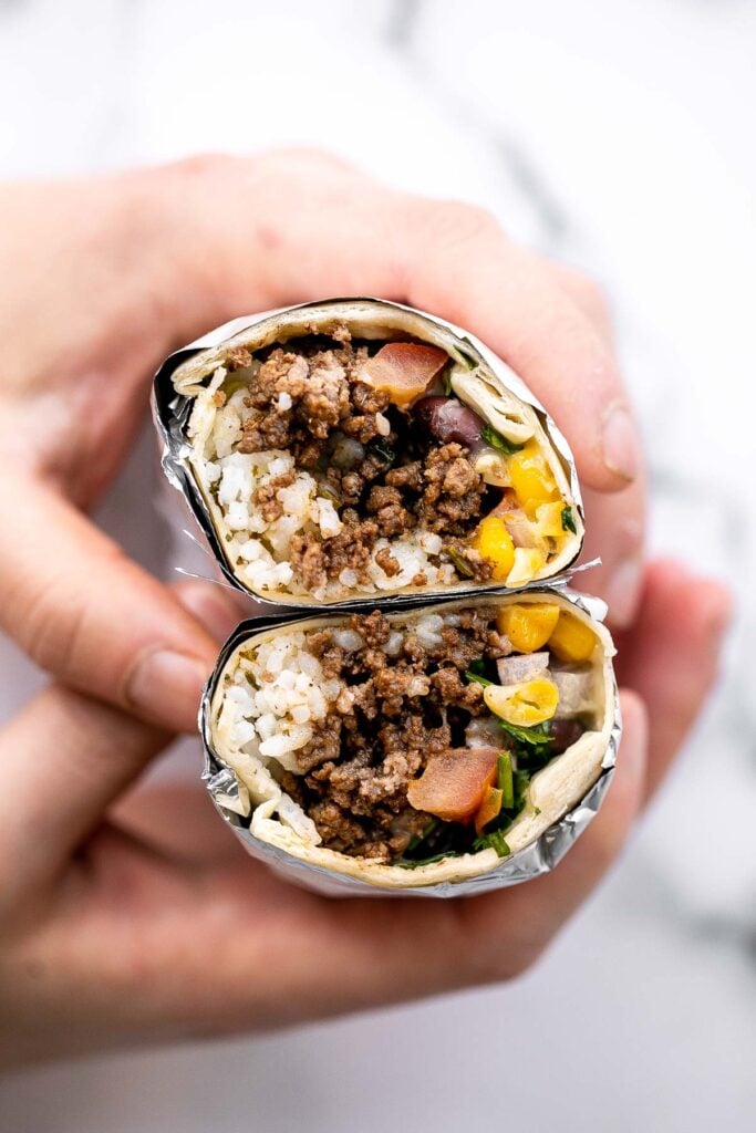 丰盛的和牛肉和bean墨西哥玉米煎饼很容易做,freezer-friendly,只需30分钟肉食墨西哥食物在家。| aheadofthyme.com