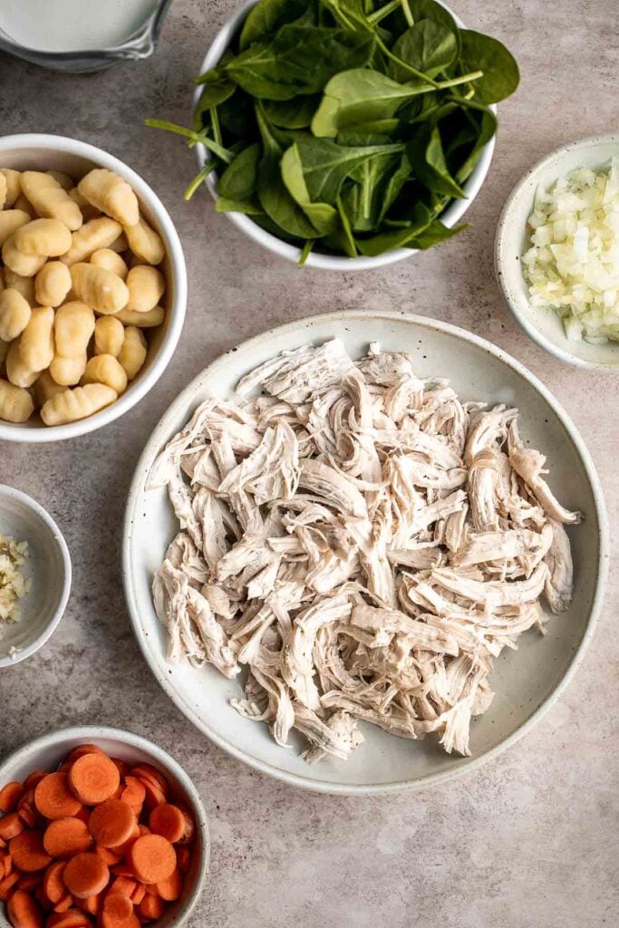 奶油火鸡汤团是一种终极的安慰食物——奶油的、丰富的、美味的，由优质碳水化合物、干净的蛋白质和蔬菜在25分钟内制成。| aheadofthyme.com