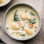 奶油火鸡汤团是一种终极的安慰食物——奶油的、丰富的、美味的，由优质碳水化合物、干净的蛋白质和蔬菜在25分钟内制成。| aheadofthyme.com