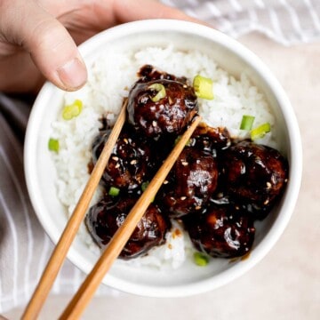 红烧的肉丸是我们最新去周日夜晚晚餐——快速和容易库克在空气炸锅或烤箱,漂亮的和美味,freezer-friendly。| aheadofthyme.com