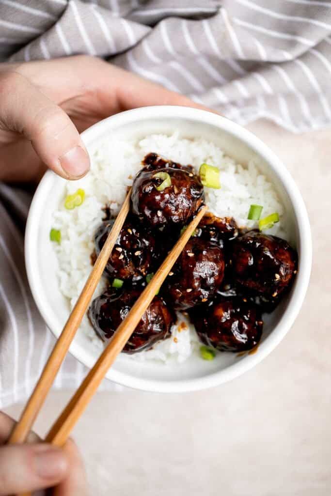 红烧的肉丸是我们最新去周日夜晚晚餐——快速和容易库克在空气炸锅或烤箱,漂亮的和美味,freezer-friendly。| aheadofthyme.com