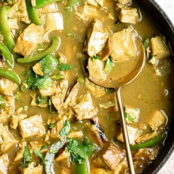 椰子土耳其咖喱奶油、丰富和美味。这美味的咖喱是最完美的食谱,当你有土耳其的剩饭剩菜,准备在30分钟!| aheadofthyme.com