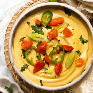 素食Queso 5分钟蘸奶油、干酪、和五香模仿经典完美的下降——没有奶!它尝起来像真实的东西!| aheadofthyme.com