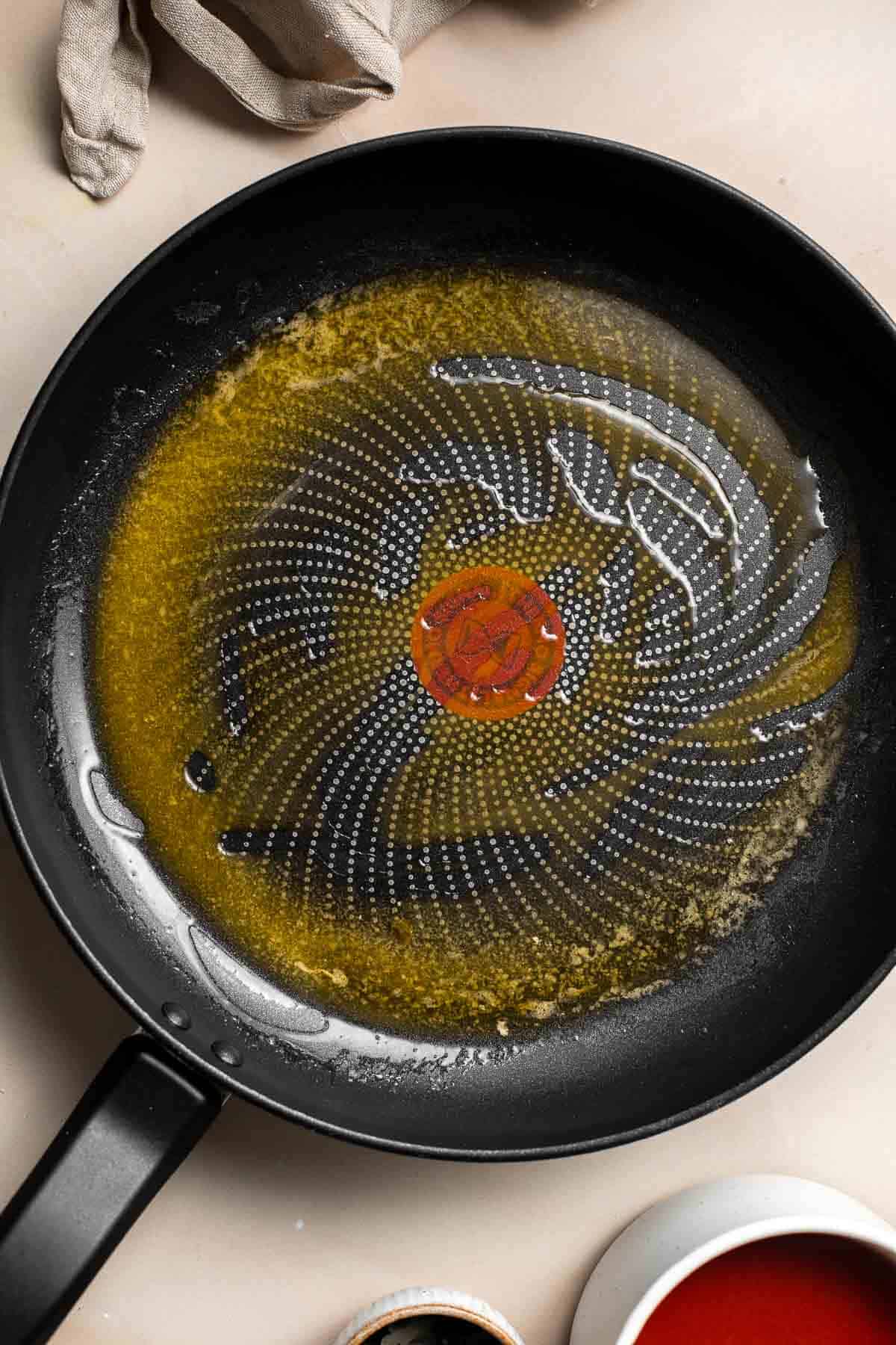这奶油西红柿意大利面是一个简单的和美味的饭菜在25分钟从头奶油和西红柿酱,丰富和丝般光滑。| aheadofthyme.com