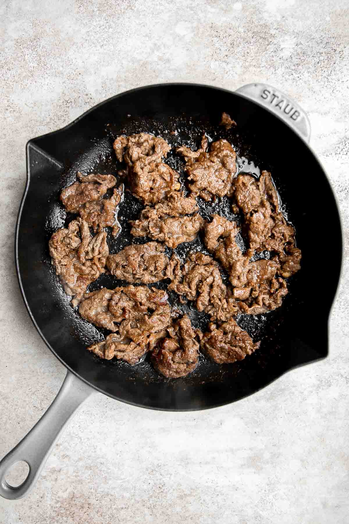 韩国烤肉是一个美味的牛肉,快速和容易与切成薄片的牛肉腌制30分钟的餐美味的甜食和美味蒜酱油。| aheadofthyme.com