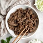 韩国烤肉是一个美味的牛肉,快速和容易与切成薄片的牛肉腌制30分钟的餐美味的甜食和美味蒜酱油。| aheadofthyme.com