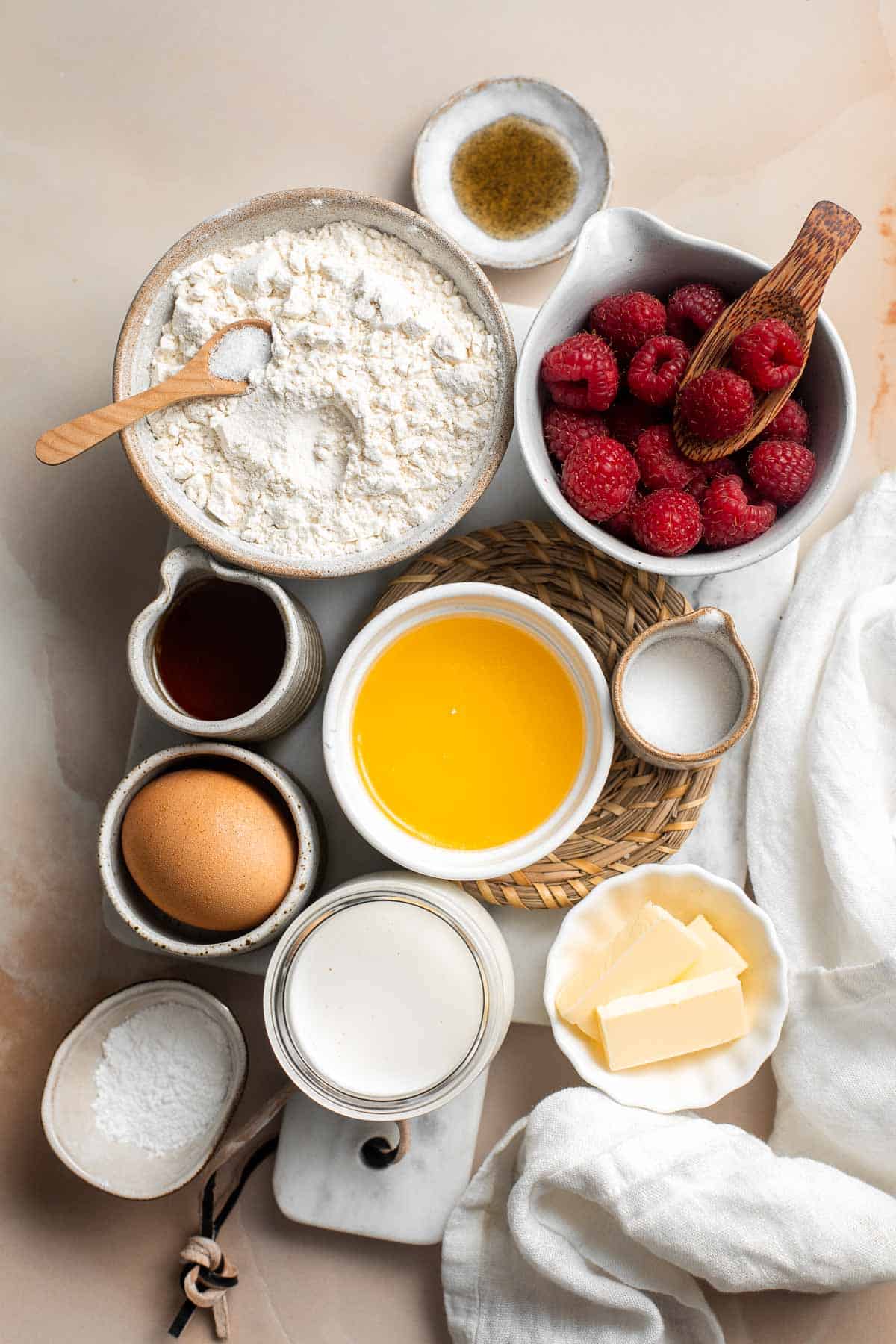 迷你煎饼(银元煎饼)是经典煎饼的蓬松，有趣的大小版本。只需少量日常食材就能轻松制作。| aheadofthyme.com