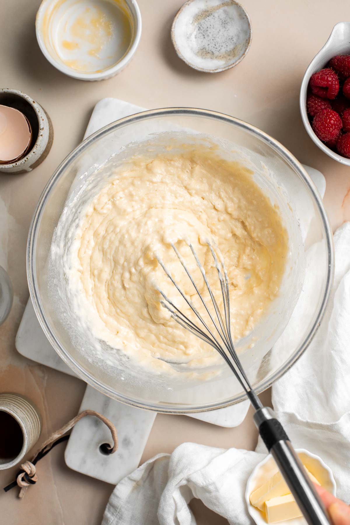 迷你煎饼(银元煎饼)是经典煎饼的蓬松，有趣的大小版本。只需少量日常食材就能轻松制作。| aheadofthyme.com