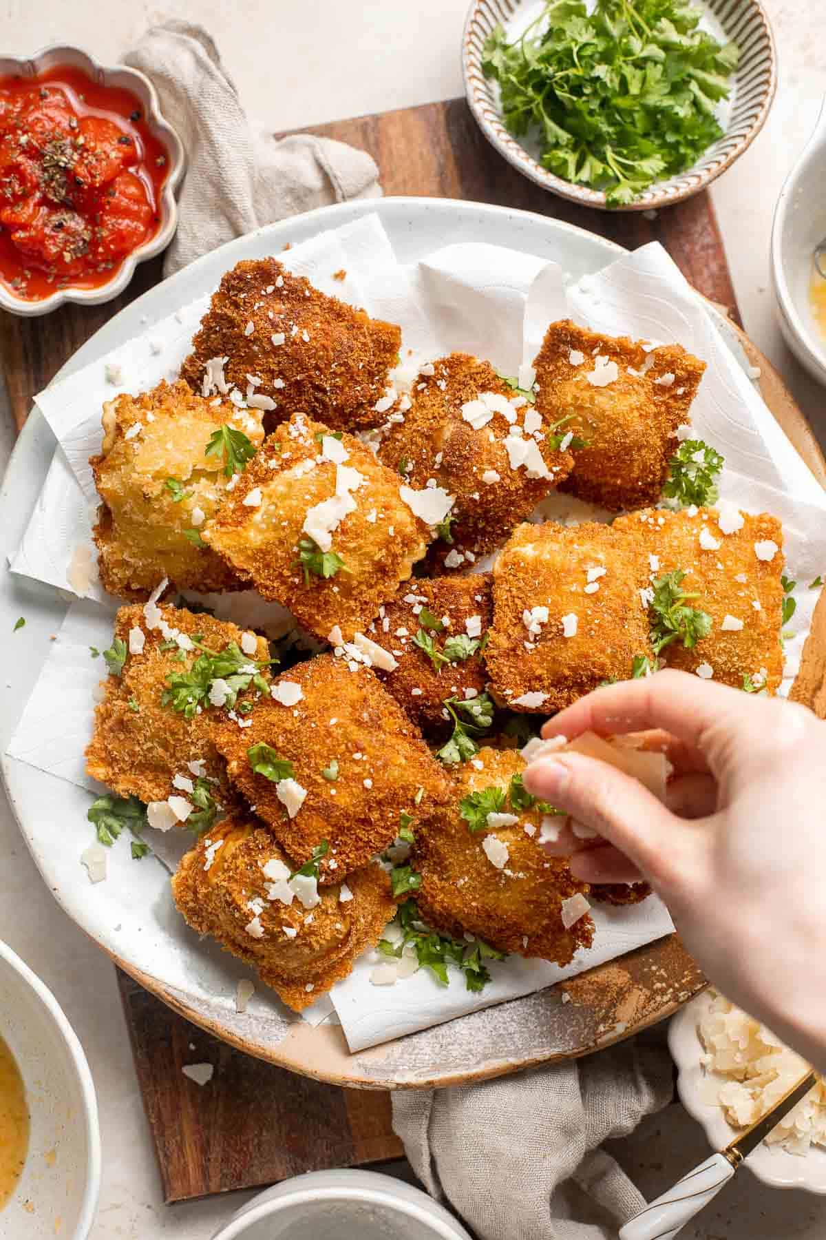 烤馄饨是一个典型的意大利开胃菜,酥脆焦黄,内心温柔和粘性。在不到30分钟!| aheadofthyme.com