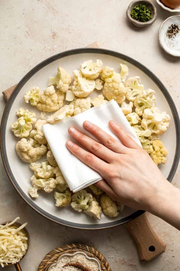 这些菜花小孩所有你想要在一个马铃薯合计——但更好!他们在外面是脆脆的,温柔,高纤维和干酪。| aheadofthyme.com