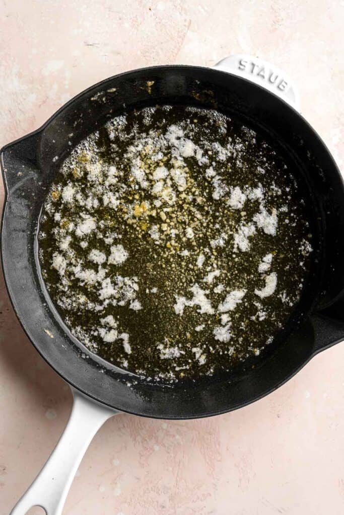 草莓鞋匠用甜,感伤的草莓和轻,蓬松的凝固了的打击是一个简单的夏天甜点与10分钟准备从头开始。| aheadofthyme.combob电子体育竞猜